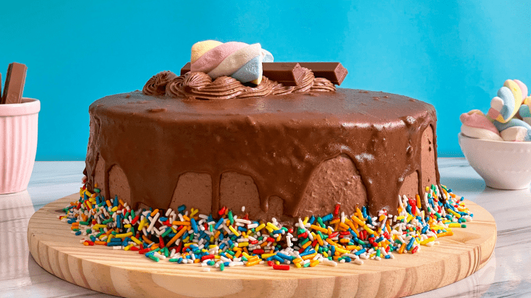 Fábrica de Bolo Vó Alzira - Os bolos de festas são feitos para tornar sua  comemoração ainda mais especial. Passe em uma de nossas lojas e garanta o  seu. PS: não precisa